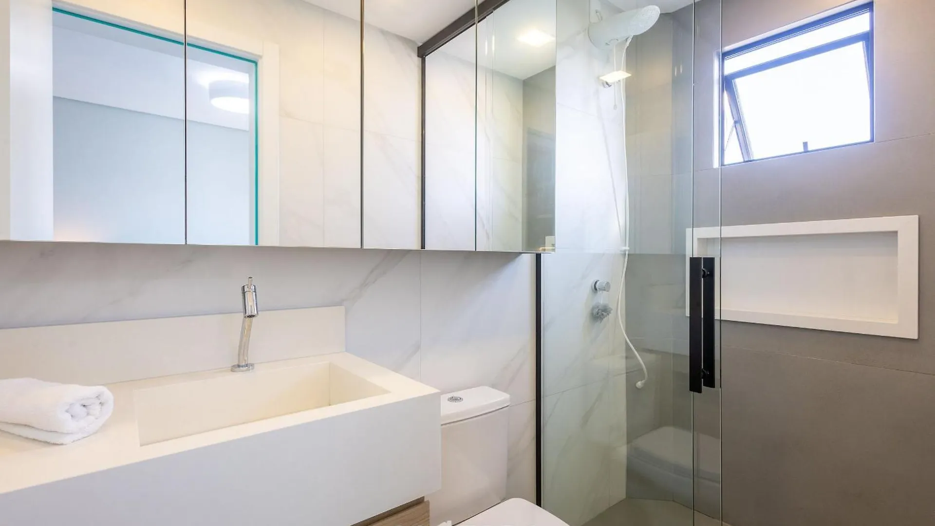 Apartamentos No Edificio Turquesa - Balneario Picarras - Rts 0*,