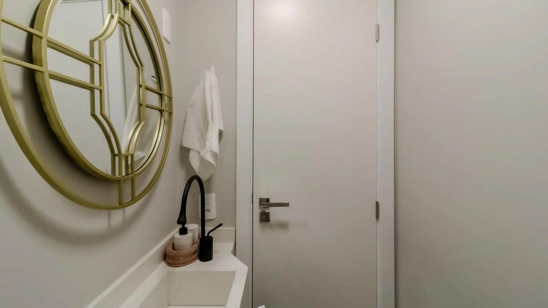 Apartamentos No Edificio Turquesa - Balneario Picarras - Rts Apartment