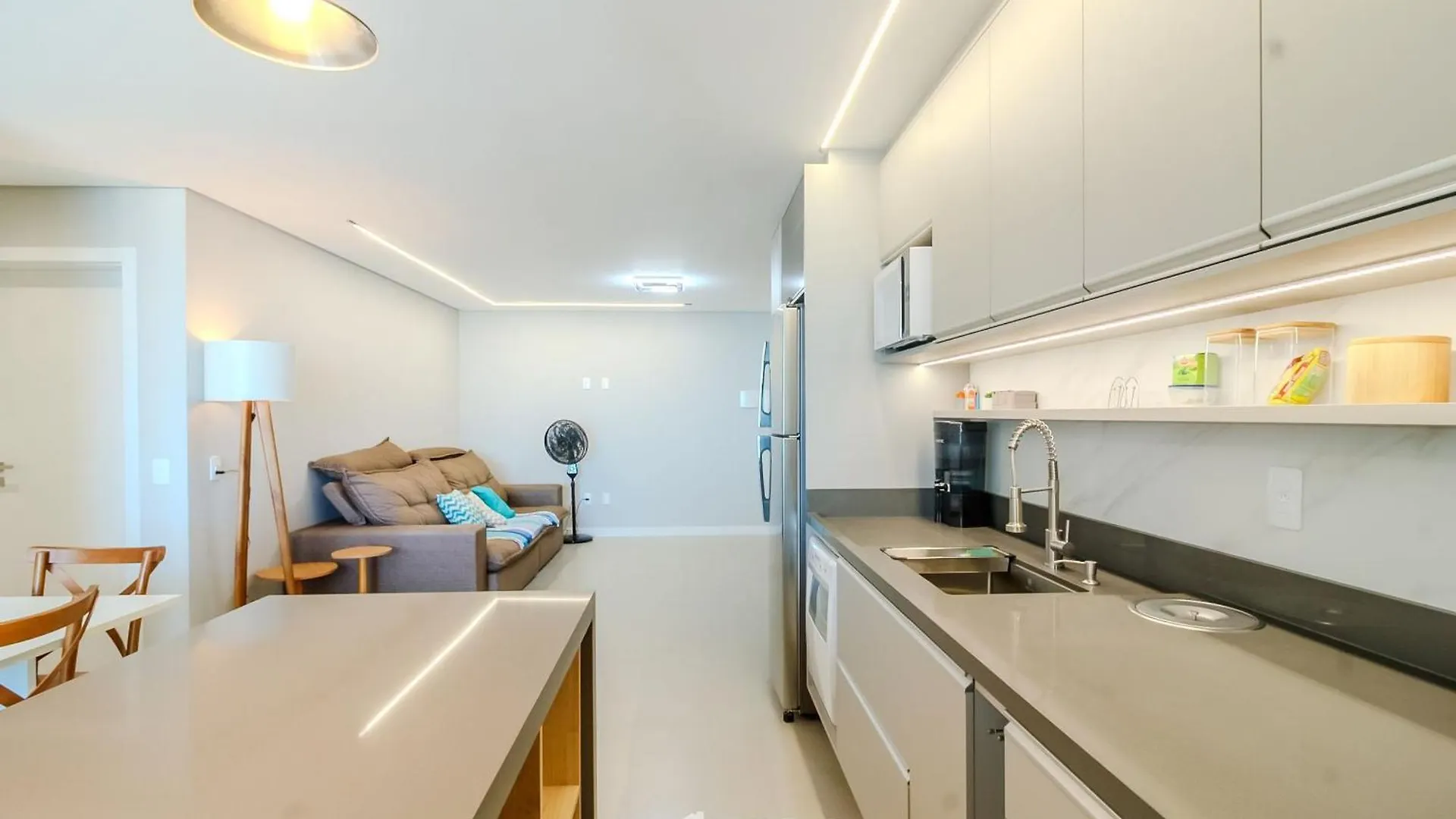 Apartamentos No Edificio Turquesa - Balneario Picarras - Rts