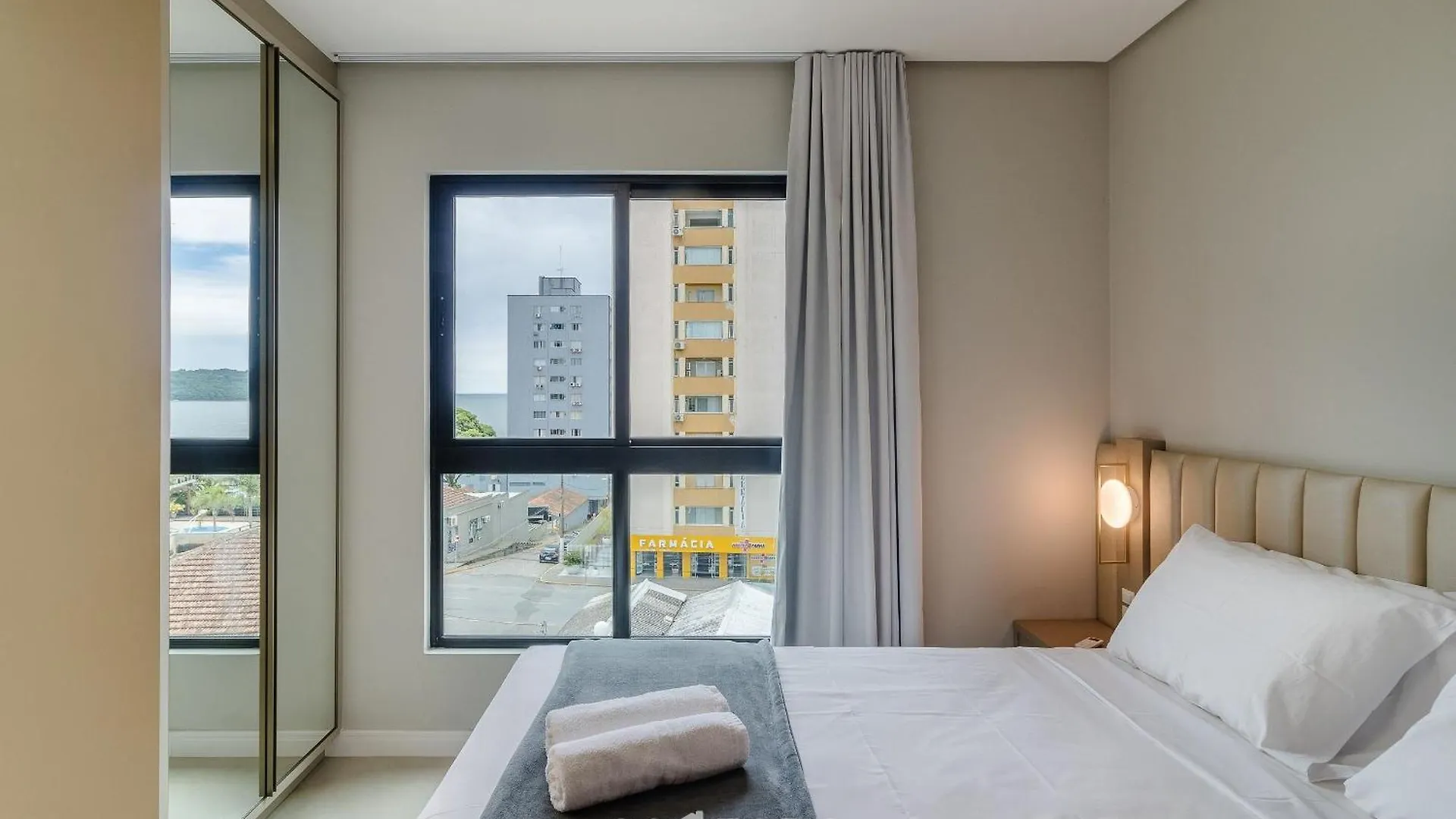 Apartamentos No Edificio Turquesa - Balneario Picarras - Rts