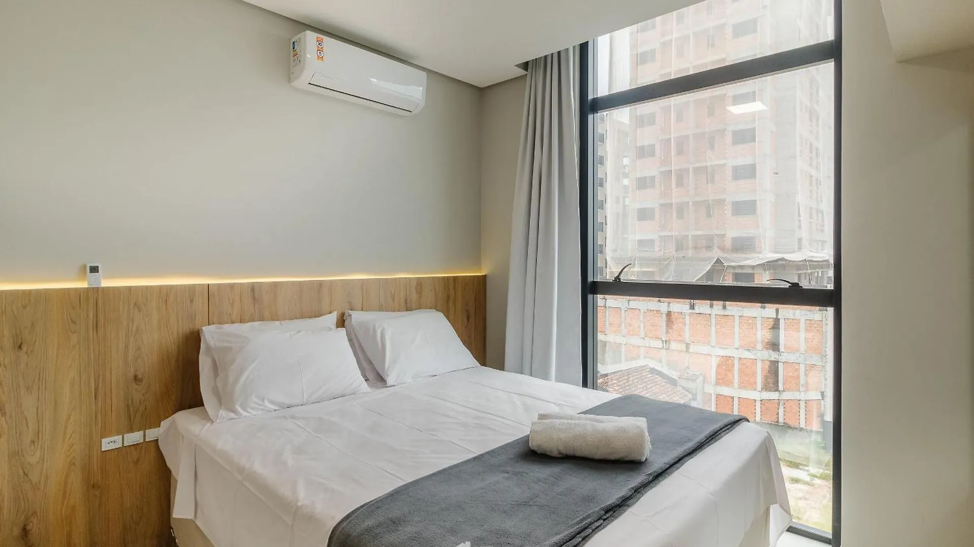 Apartamentos No Edificio Turquesa - Balneario Picarras - Rts 0*,