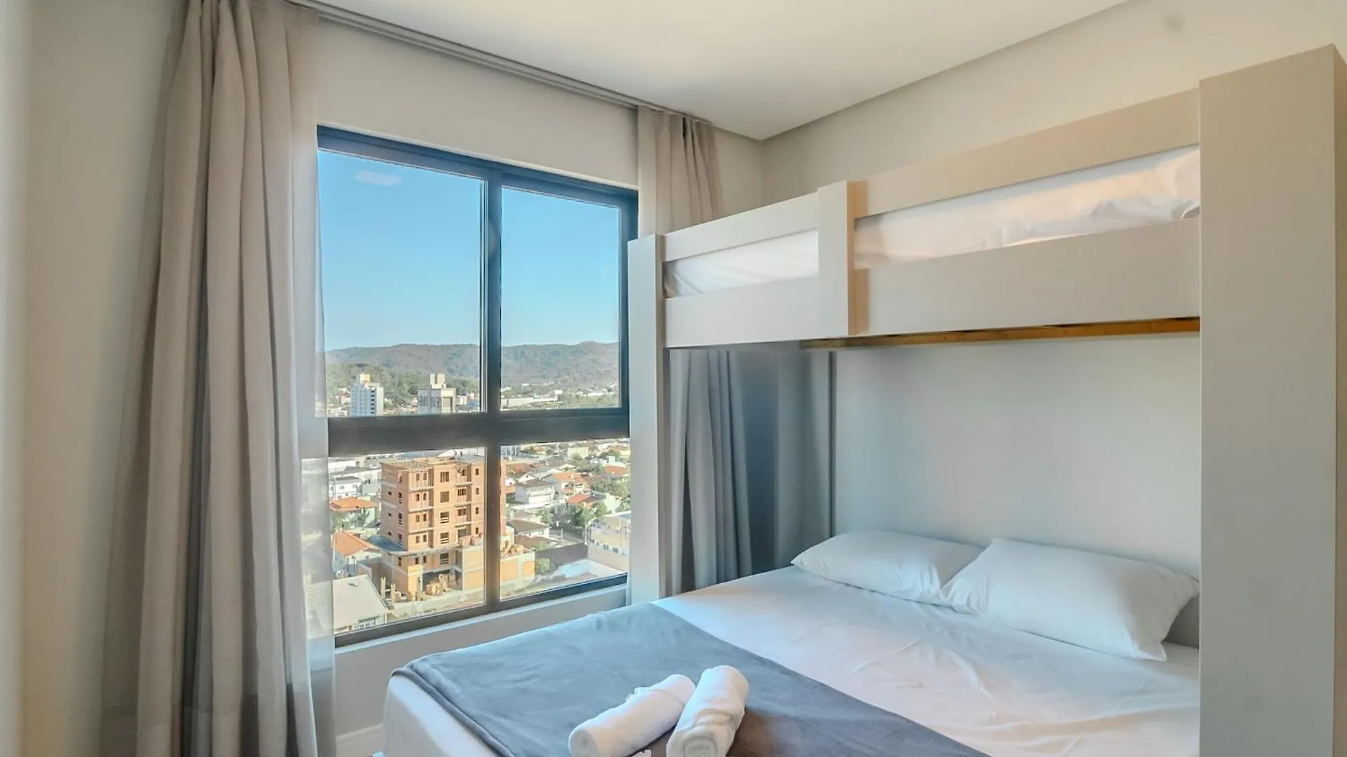 Apartamentos No Edificio Turquesa - Balneario Picarras - Rts Apartment
