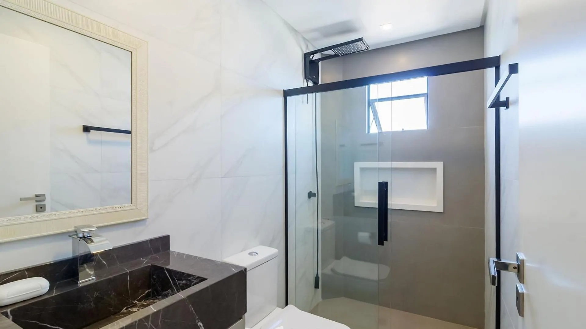 Apartamentos No Edificio Turquesa - Balneario Picarras - Rts Apartment