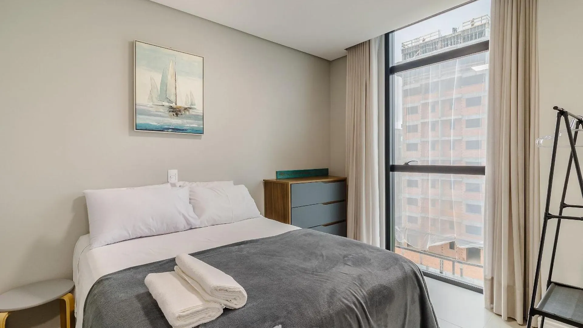 Apartamentos No Edificio Turquesa - Balneario Picarras - Rts 0*,