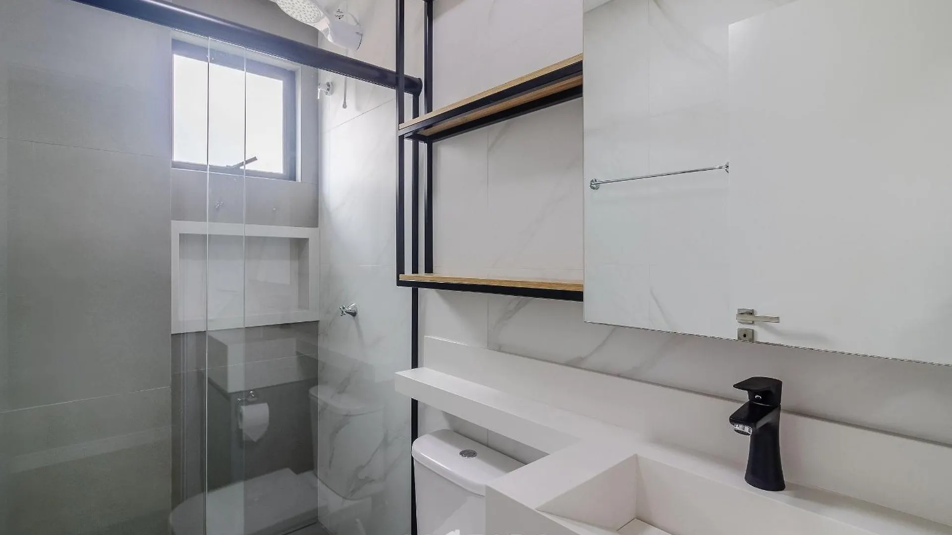 Apartamentos No Edificio Turquesa - Balneario Picarras - Rts 0*,  Brazil
