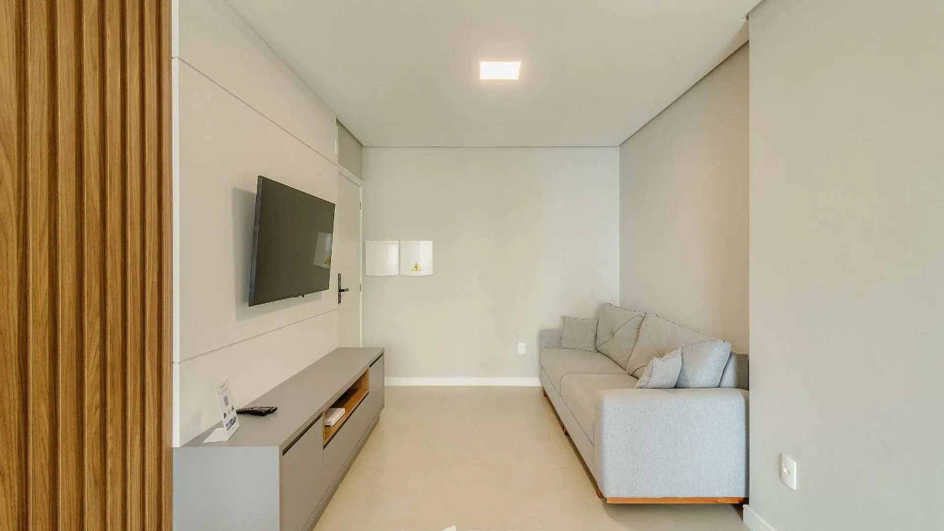 Apartamentos No Edificio Turquesa - Balneario Picarras - Rts Brazil