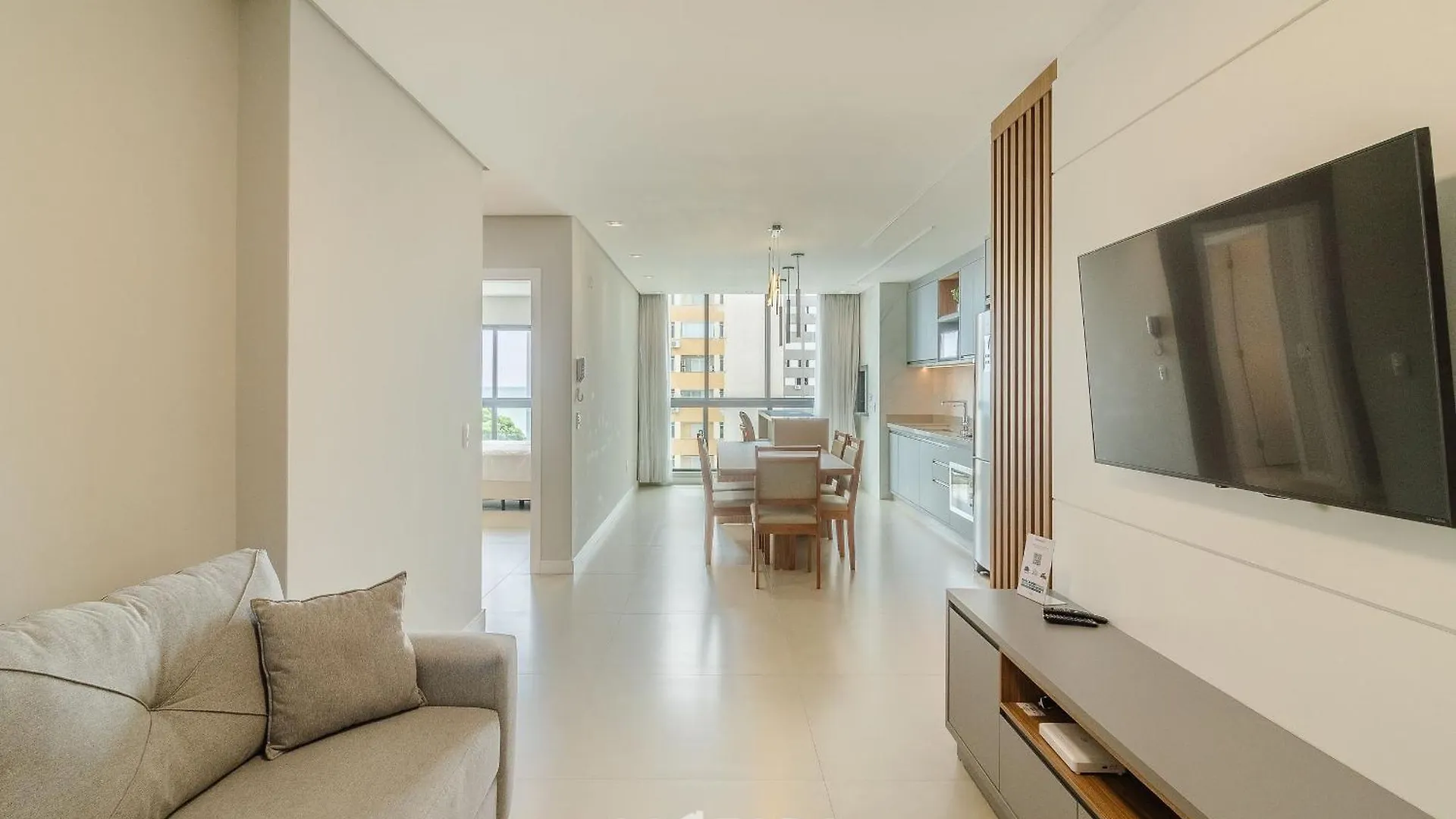 Apartamentos No Edificio Turquesa - Balneario Picarras - Rts 0*,  Brazil
