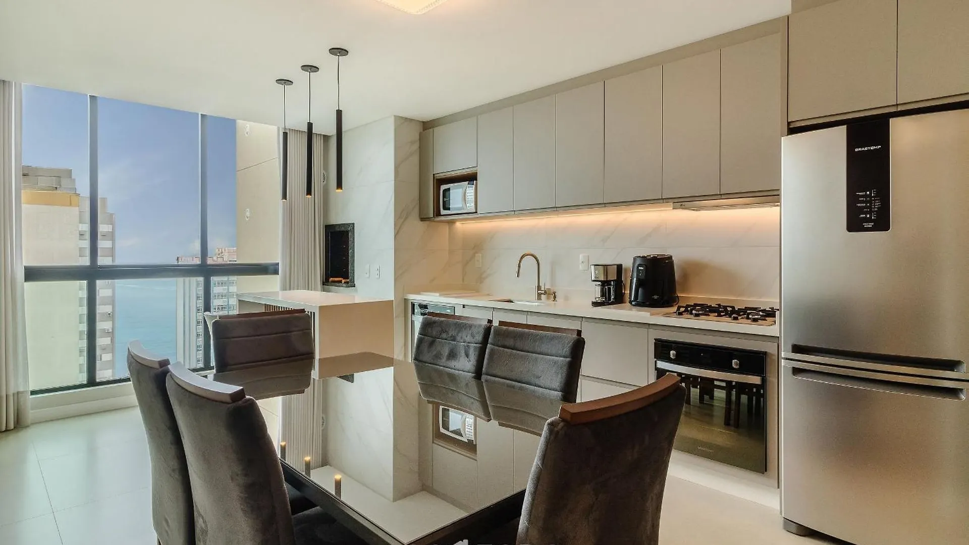 Apartamentos No Edificio Turquesa - Balneario Picarras - Rts 0*,  Brazil